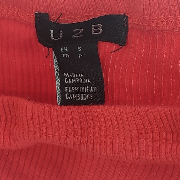 Red crop top - Picture 2 of 4